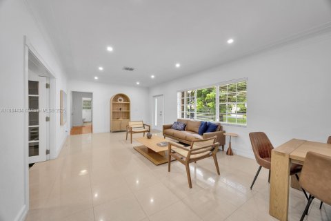 Villa ou maison à louer à Coral Gables, Floride: 4 chambres, 171.4 m2 № 1930475 - photo 4