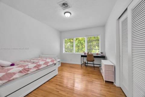 Villa ou maison à louer à Coral Gables, Floride: 4 chambres, 171.4 m2 № 1930475 - photo 16