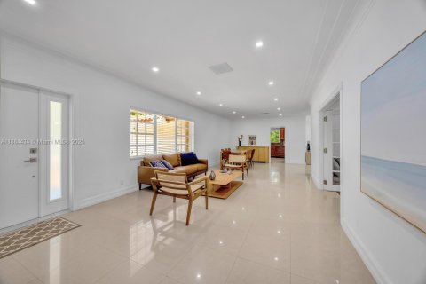 Villa ou maison à louer à Coral Gables, Floride: 4 chambres, 171.4 m2 № 1930475 - photo 18