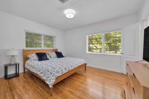 Villa ou maison à louer à Coral Gables, Floride: 4 chambres, 171.4 m2 № 1930475 - photo 6
