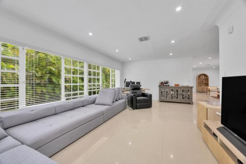Villa ou maison à louer à Coral Gables, Floride: 4 chambres, 171.4 m2 № 1930475 - photo 12