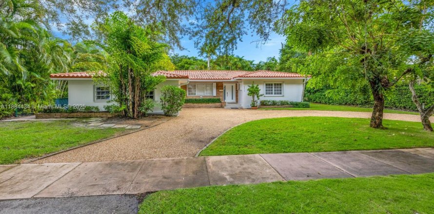 Villa ou maison à Coral Gables, Floride 4 chambres, 171.4 m2 № 1930475
