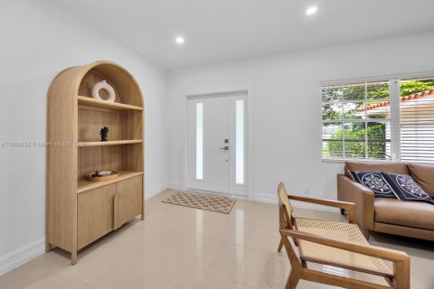 Villa ou maison à louer à Coral Gables, Floride: 4 chambres, 171.4 m2 № 1930475 - photo 10