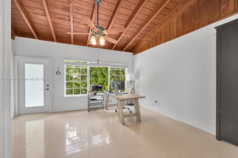Villa ou maison à louer à Coral Gables, Floride: 4 chambres, 171.4 m2 № 1930475 - photo 5