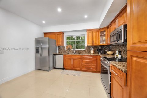 Villa ou maison à louer à Coral Gables, Floride: 4 chambres, 171.4 m2 № 1930475 - photo 21