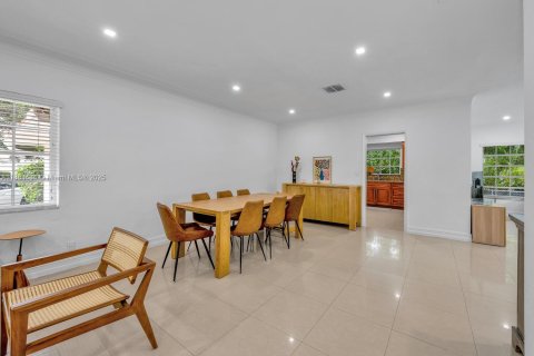 Villa ou maison à louer à Coral Gables, Floride: 4 chambres, 171.4 m2 № 1930475 - photo 8