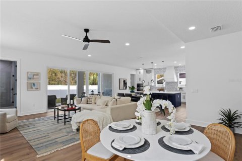 House in Tampa, Florida 5 bedrooms, 329.8 sq.m. № 1757011 - photo 10