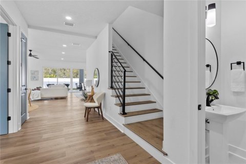 House in Tampa, Florida 5 bedrooms, 329.8 sq.m. № 1757011 - photo 4