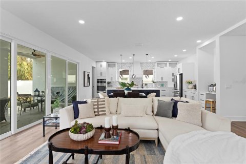 House in Tampa, Florida 5 bedrooms, 329.8 sq.m. № 1757011 - photo 12