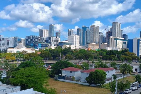 Condominio en alquiler en Miami, Florida, 2 dormitorios, 88.26 m2 № 1976848 - foto 22