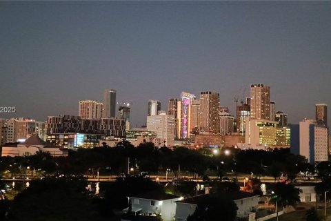 Condominio en alquiler en Miami, Florida, 2 dormitorios, 88.26 m2 № 1976848 - foto 7