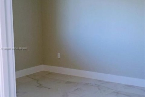 Condominio en alquiler en Miami, Florida, 2 dormitorios, 88.26 m2 № 1976848 - foto 17