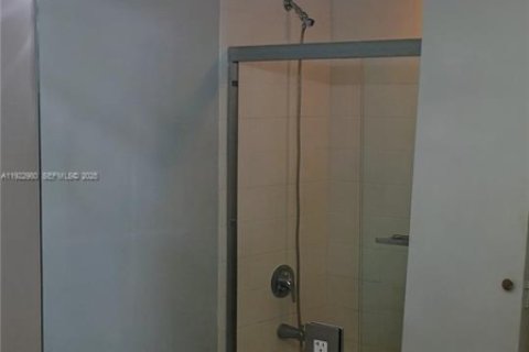 Condominio en alquiler en Miami, Florida, 2 dormitorios, 88.26 m2 № 1976848 - foto 11