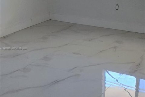 Copropriété à louer à Miami, Floride: 2 chambres, 88.26 m2 № 1976848 - photo 4