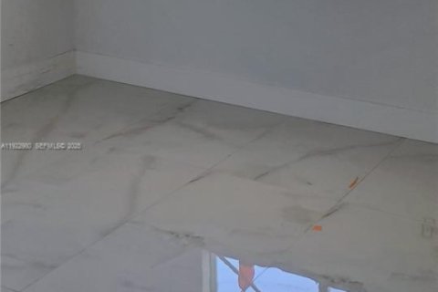 Condominio en alquiler en Miami, Florida, 2 dormitorios, 88.26 m2 № 1976848 - foto 6