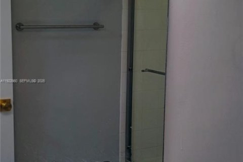 Condominio en alquiler en Miami, Florida, 2 dormitorios, 88.26 m2 № 1976848 - foto 15