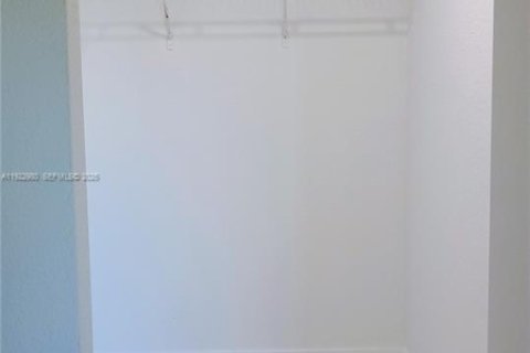 Condominio en alquiler en Miami, Florida, 2 dormitorios, 88.26 m2 № 1976848 - foto 19