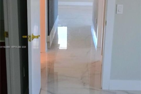 Condominio en alquiler en Miami, Florida, 2 dormitorios, 88.26 m2 № 1976848 - foto 13