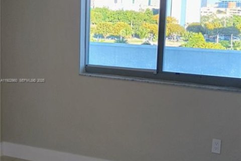 Condominio en alquiler en Miami, Florida, 2 dormitorios, 88.26 m2 № 1976848 - foto 14
