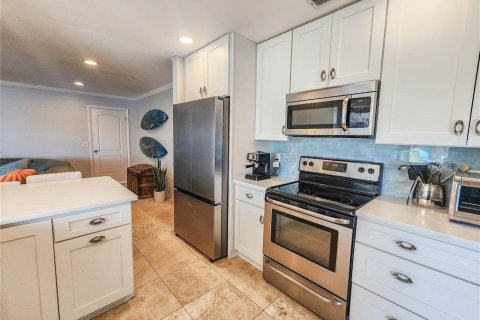 House in Palm Coast, Florida 3 bedrooms, 168.8 sq.m. № 2215721 - photo 13