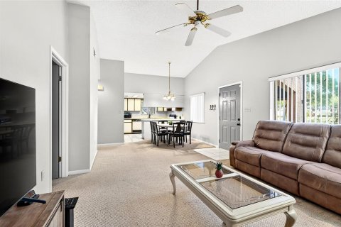 Condo in Ocala, Florida, 2 bedrooms  № 2205481 - photo 3