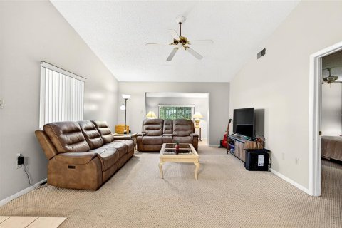 Condo in Ocala, Florida, 2 bedrooms  № 2205481 - photo 5