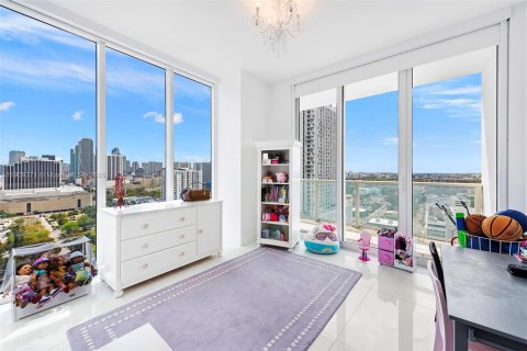 Condo in Miami, Florida, 3 bedrooms  № 1975860 - photo 24