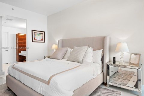 Condo in Miami, Florida, 3 bedrooms  № 1975860 - photo 14