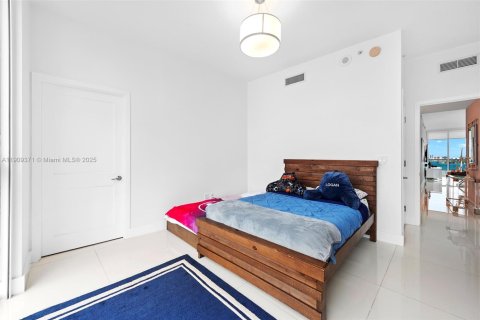 Condo in Miami, Florida, 3 bedrooms  № 1975860 - photo 22