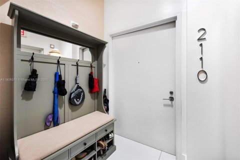 Condo in Miami, Florida, 3 bedrooms  № 1975860 - photo 30