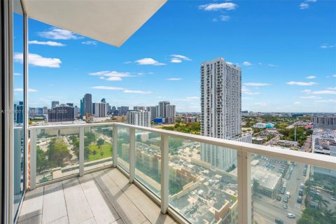 Condo in Miami, Florida, 3 bedrooms  № 1975860 - photo 27