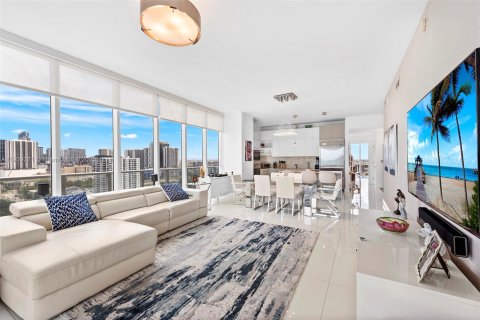 Condo in Miami, Florida, 3 bedrooms  № 1975860 - photo 9