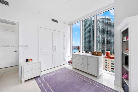 Condo in Miami, Florida, 3 bedrooms  № 1975860 - photo 25
