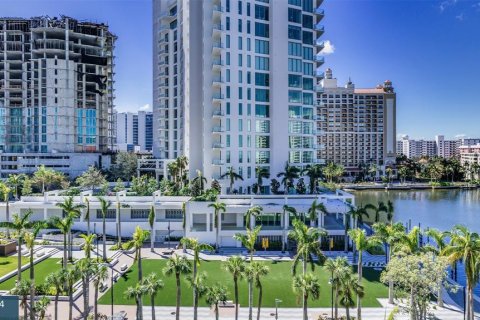 Condominio en venta en Sarasota, Florida, 4 dormitorios, 392.33 m2 № 2226889 - foto 2