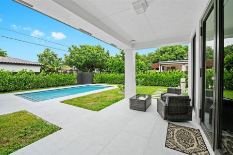House in Miami Springs, Florida 5 bedrooms, 294.87 sq.m. № 1890354 - photo 30