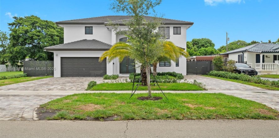 House in Miami Springs, Florida 5 bedrooms, 294.87 sq.m. № 1890354