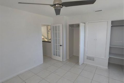 House in DeLand, Florida 3 bedrooms, 132.01 sq.m. № 2097028 - photo 16