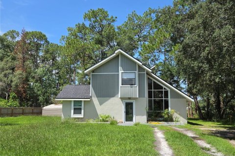 House in DeLand, Florida 3 bedrooms, 132.01 sq.m. № 2097028
