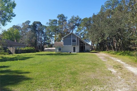 House in DeLand, Florida 3 bedrooms, 132.01 sq.m. № 2097028 - photo 4