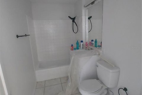 House in DeLand, Florida 3 bedrooms, 132.01 sq.m. № 2097028 - photo 17
