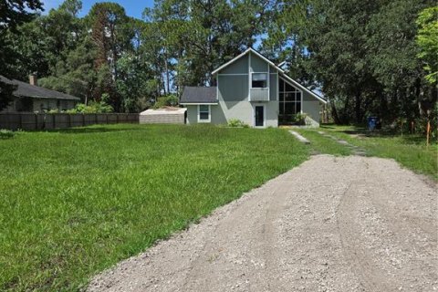 House in DeLand, Florida 3 bedrooms, 132.01 sq.m. № 2097028 - photo 2