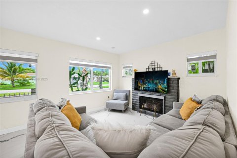 Condo in Miramar, Florida, 3 bedrooms  № 1922600 - photo 7