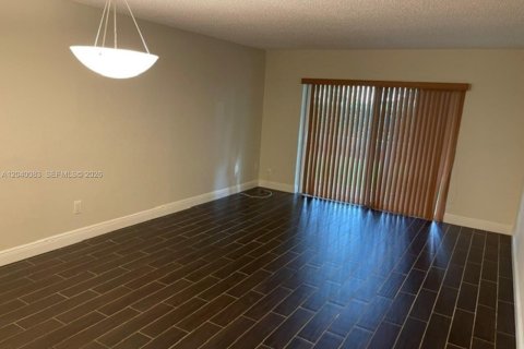 Apartamento en alquiler en Miami, Florida, 2 dormitorios, 84.73 m2 № 2086171 - foto 8