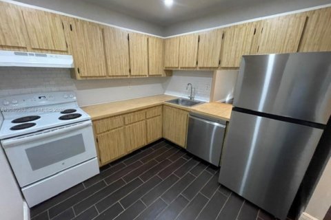 Apartamento en alquiler en Miami, Florida, 2 dormitorios, 84.73 m2 № 2086171 - foto 3