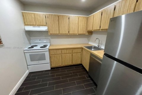 Apartamento en alquiler en Miami, Florida, 2 dormitorios, 84.73 m2 № 2086171 - foto 17