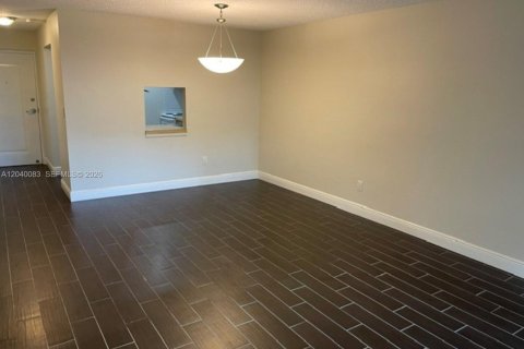 Apartamento en alquiler en Miami, Florida, 2 dormitorios, 84.73 m2 № 2086171 - foto 5