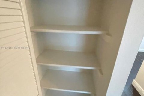Apartamento en alquiler en Miami, Florida, 2 dormitorios, 84.73 m2 № 2086171 - foto 29