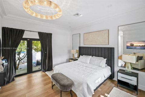 House in Miami Shores, Florida 3 bedrooms, 210.89 sq.m. № 1957294 - photo 23