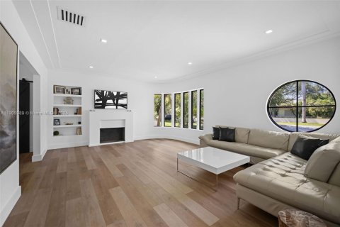House in Miami Shores, Florida 3 bedrooms, 210.89 sq.m. № 1957294 - photo 5