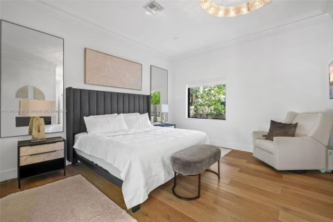 House in Miami Shores, Florida 3 bedrooms, 210.89 sq.m. № 1957294 - photo 24